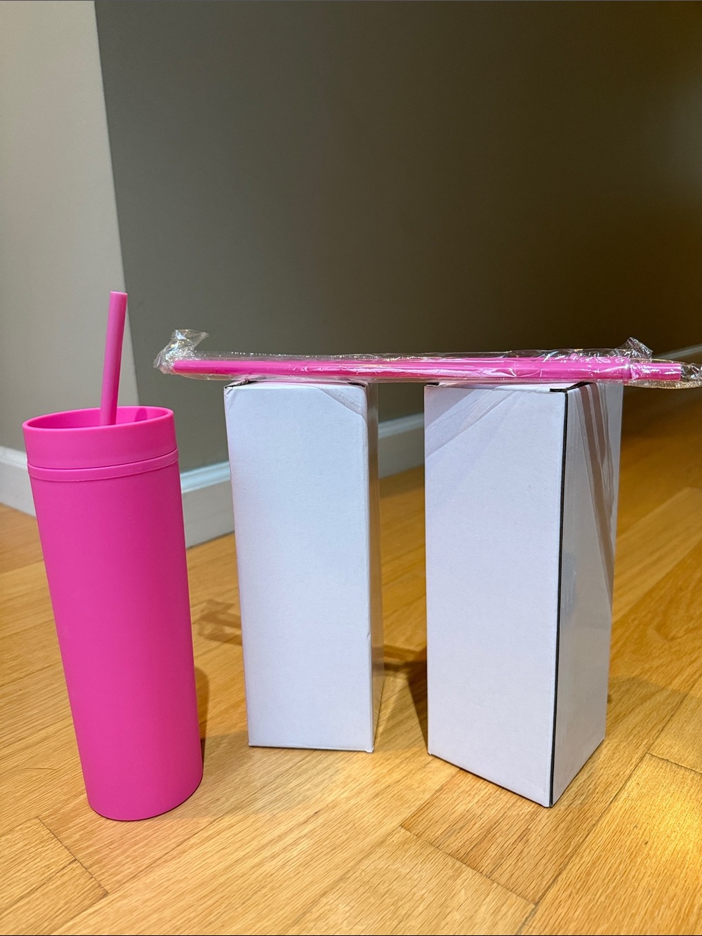 Plain pink 16 oz tumblers. Bpa free. Great for crafting with decals or vinyl.